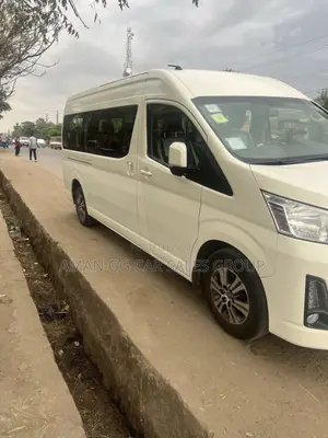 Toyota HiAce 2022 White