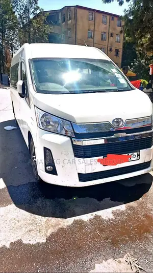 Toyota HiAce 2022 White