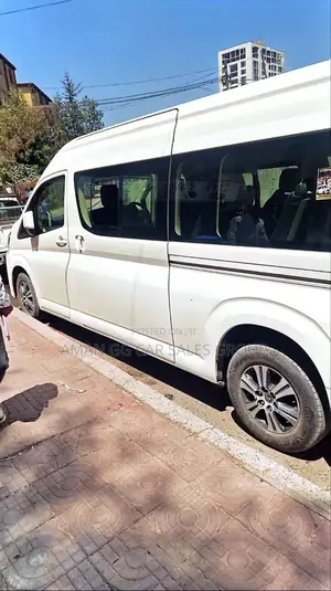 Toyota HiAce 2022 White