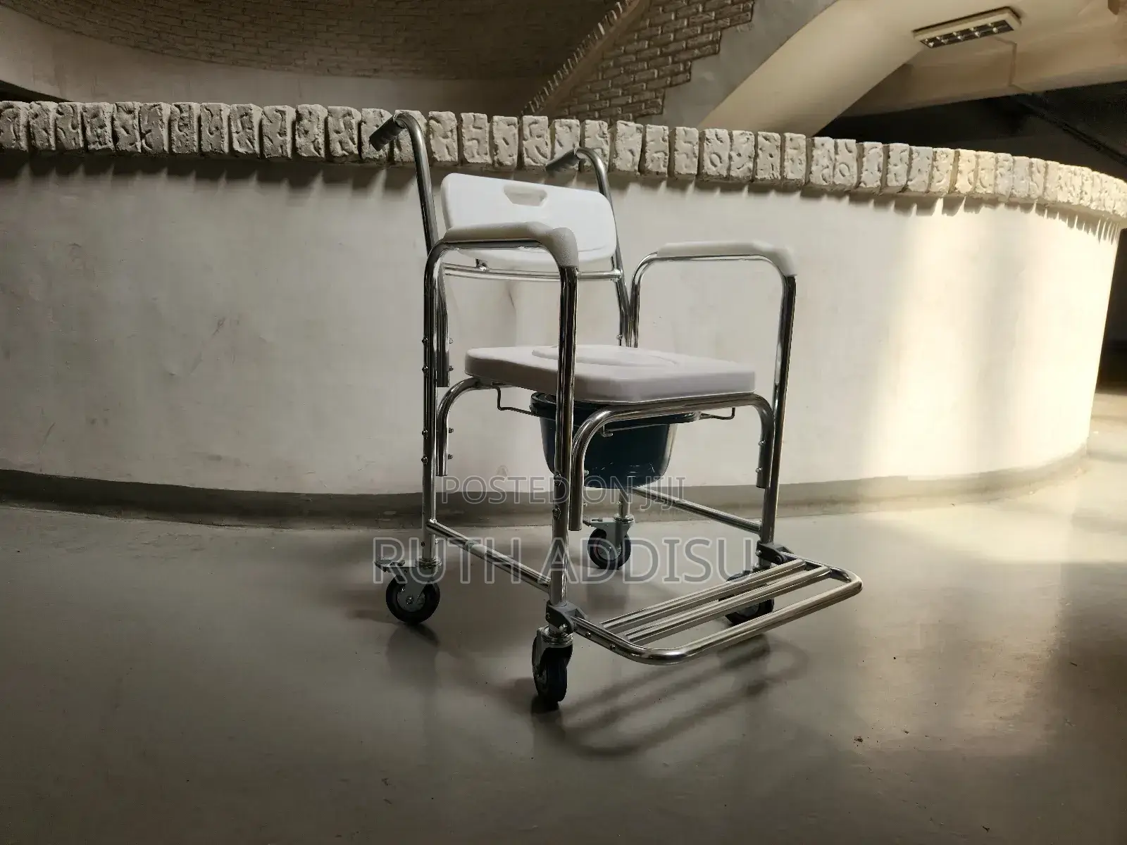 Commode Mini Wheel Chair4受commode Mini Wheel Chair3指commode