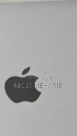 New Laptop Apple MacBook Pro 2022 M2 8GB Apple M2 SSD 256GB