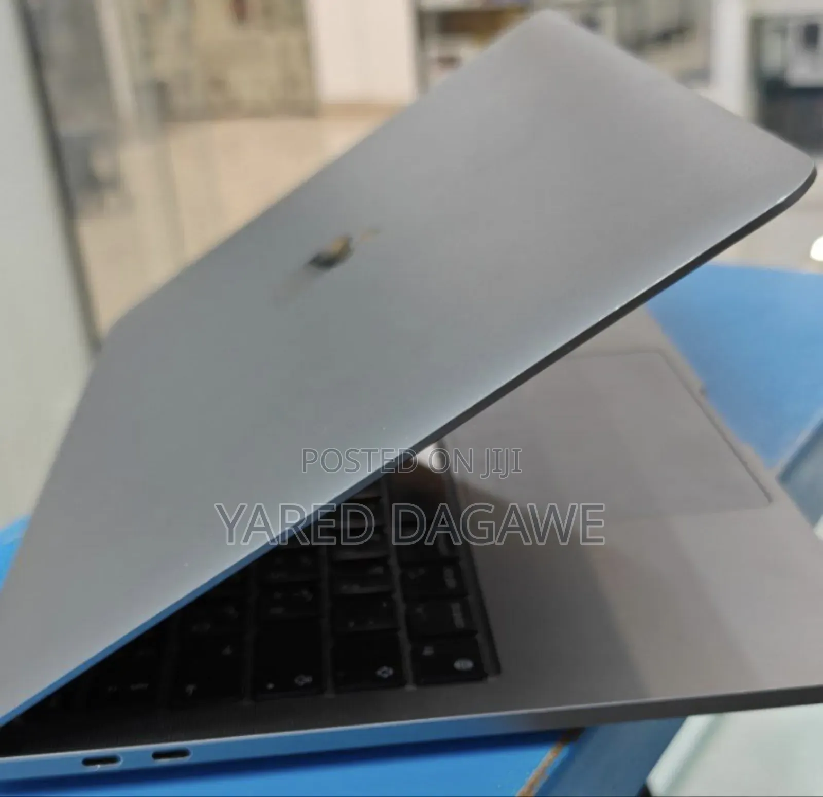 New Laptop Apple MacBook Pro 2022 M2 8GB Apple M2 SSD 256GB