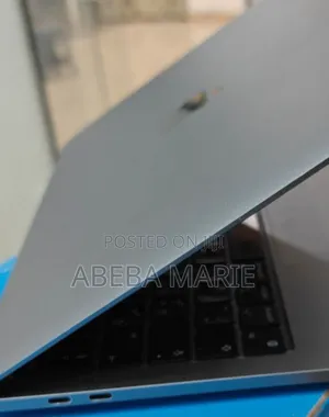 New Laptop Apple MacBook Pro 2022 M2 16GB Apple M2 SSD 256GB