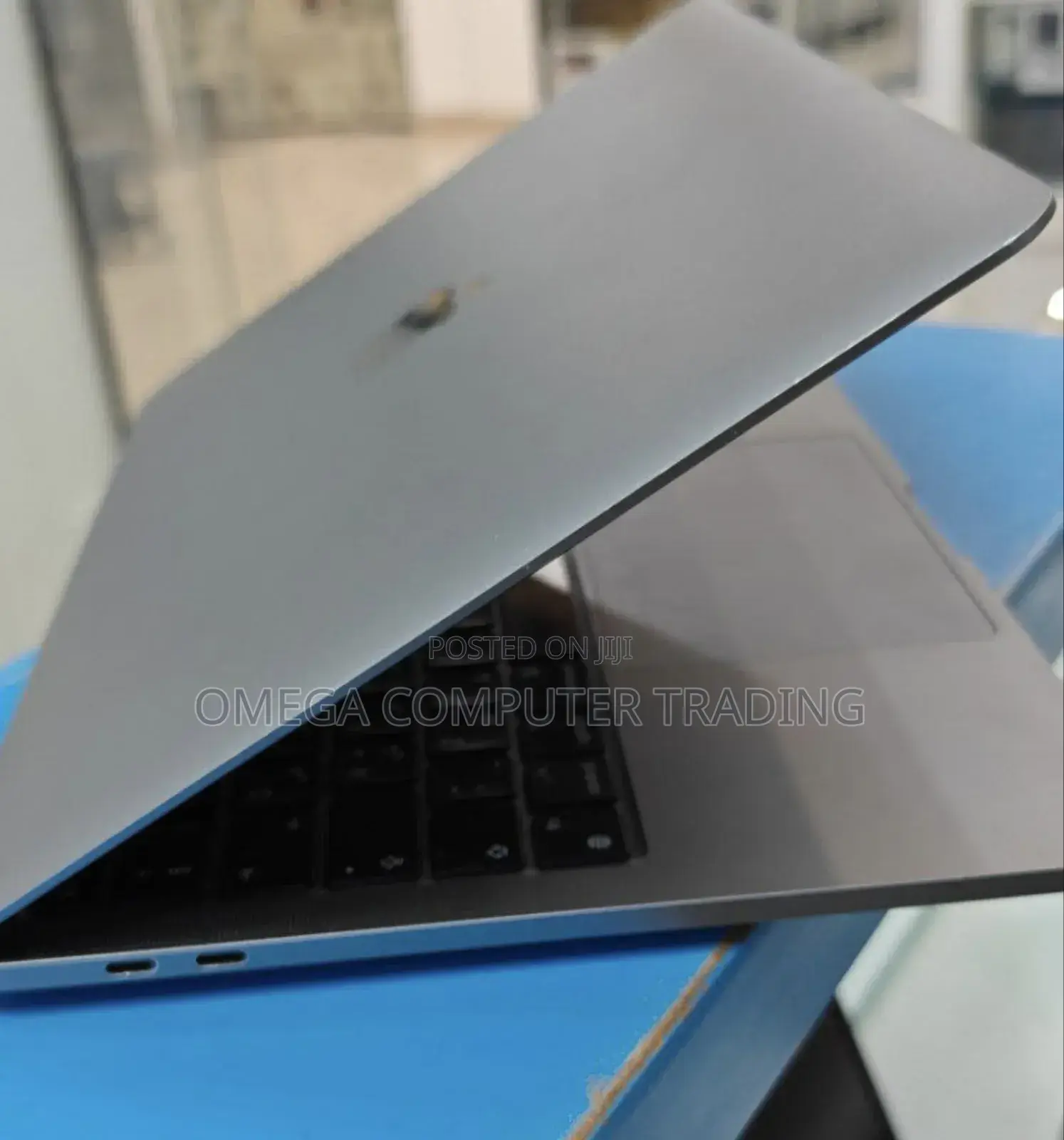New Laptop Apple MacBook Pro 2022 M2 8GB Apple M2 SSD 256GB