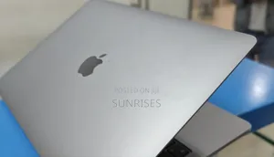 New Laptop Apple MacBook Pro 2022 M2 8GB Apple M2 SSD 256GB