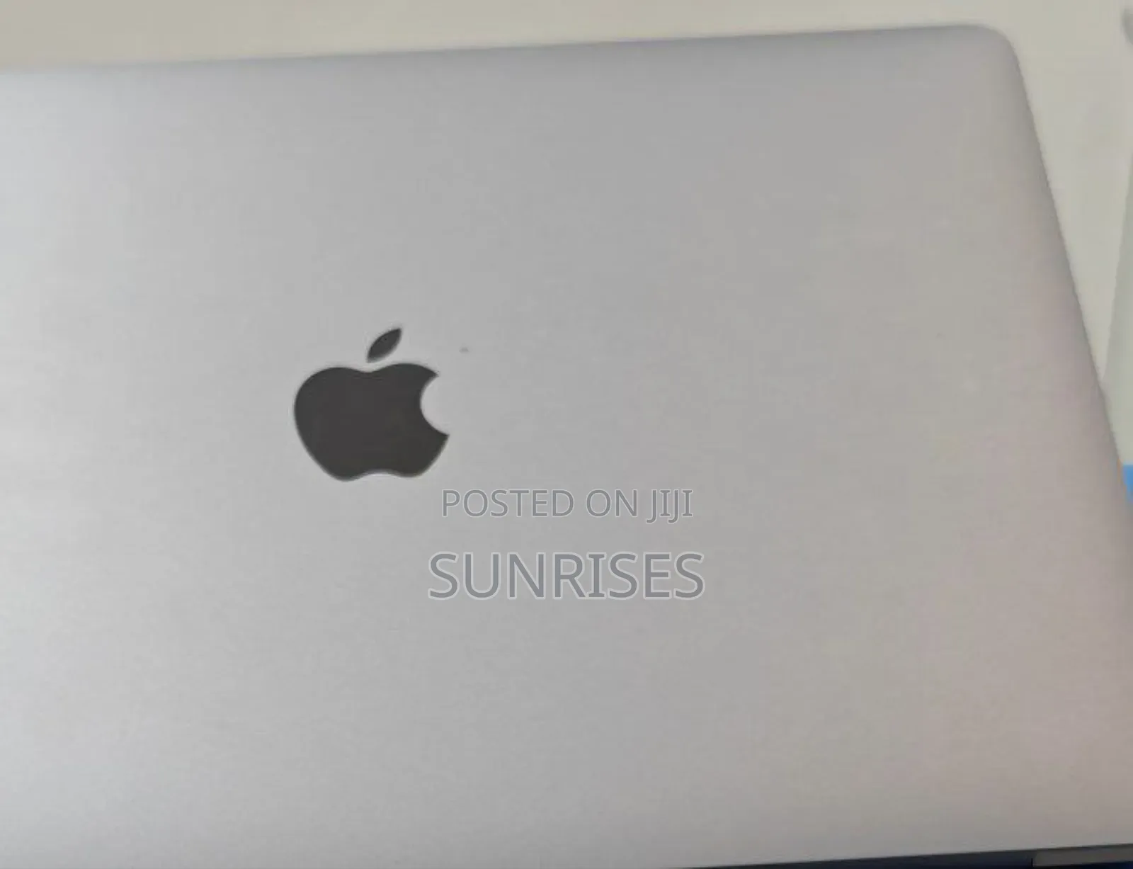 New Laptop Apple MacBook Pro 2022 M2 8GB Apple M2 SSD 256GB