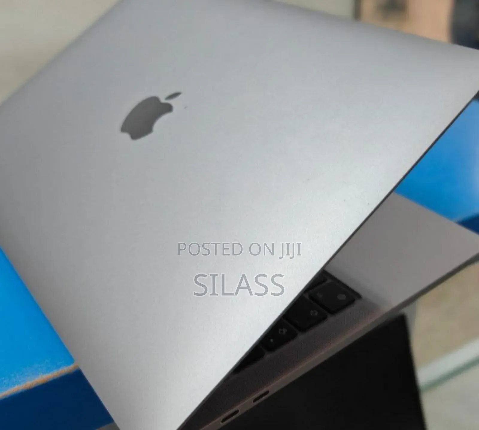 New Laptop Apple MacBook Pro 2022 M2 8GB Apple M2 SSD 256GB