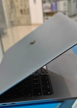 New Laptop Apple MacBook Pro 2022 M2 8GB Apple M2 SSD 256GB