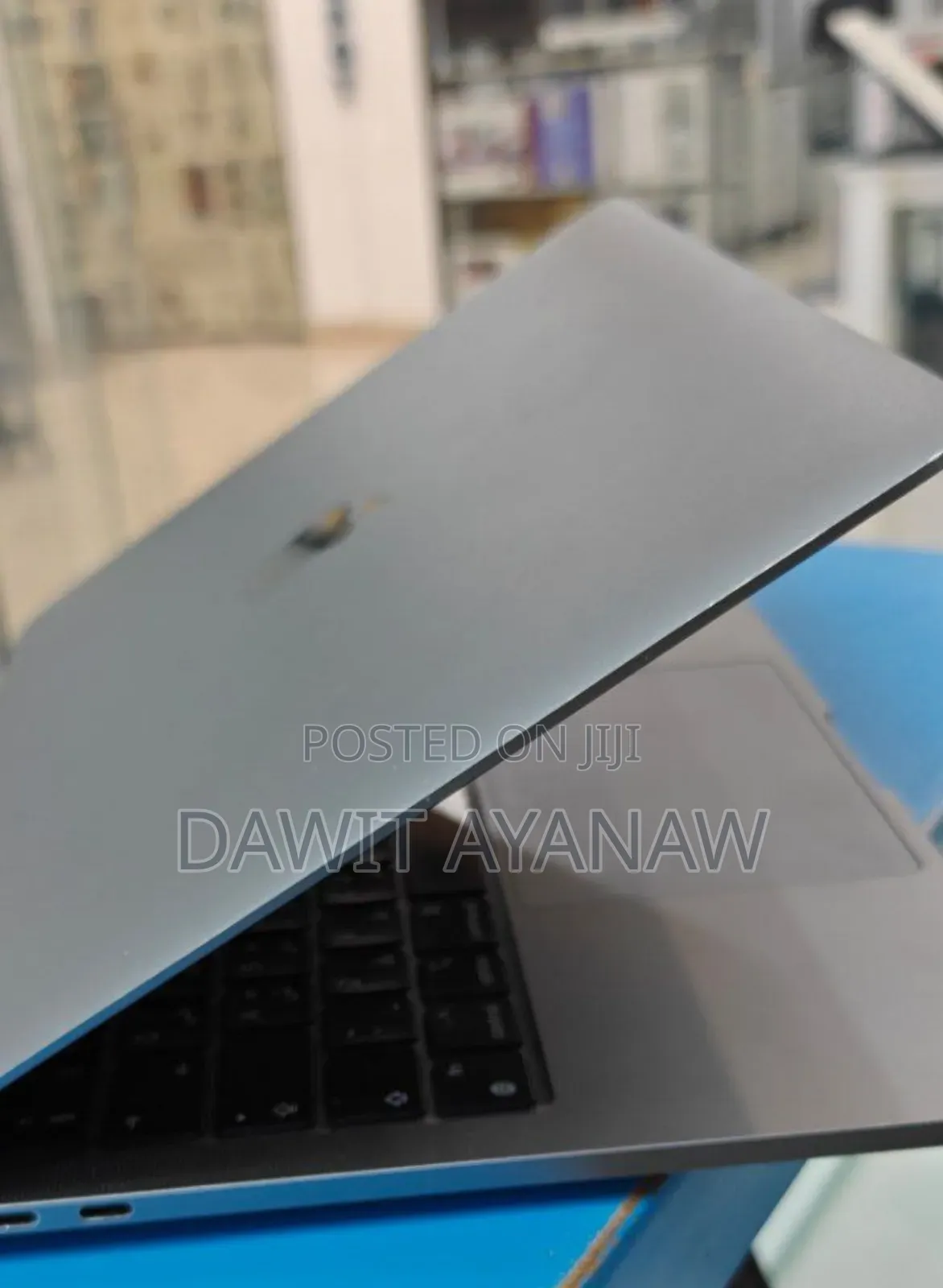 New Laptop Apple MacBook Pro 2022 M2 8GB Apple M2 SSD 256GB