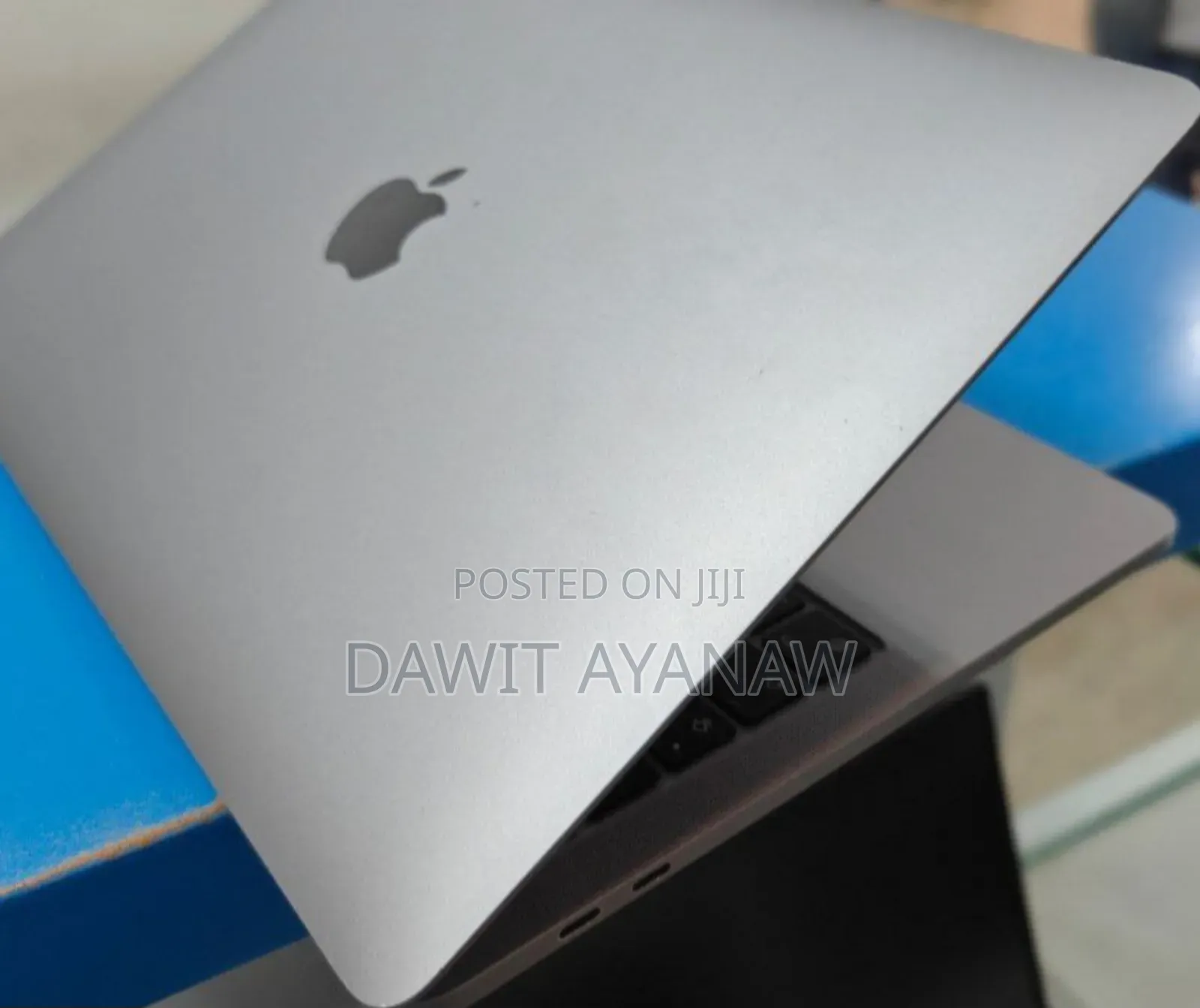 New Laptop Apple MacBook Pro 2022 M2 8GB Apple M2 SSD 256GB