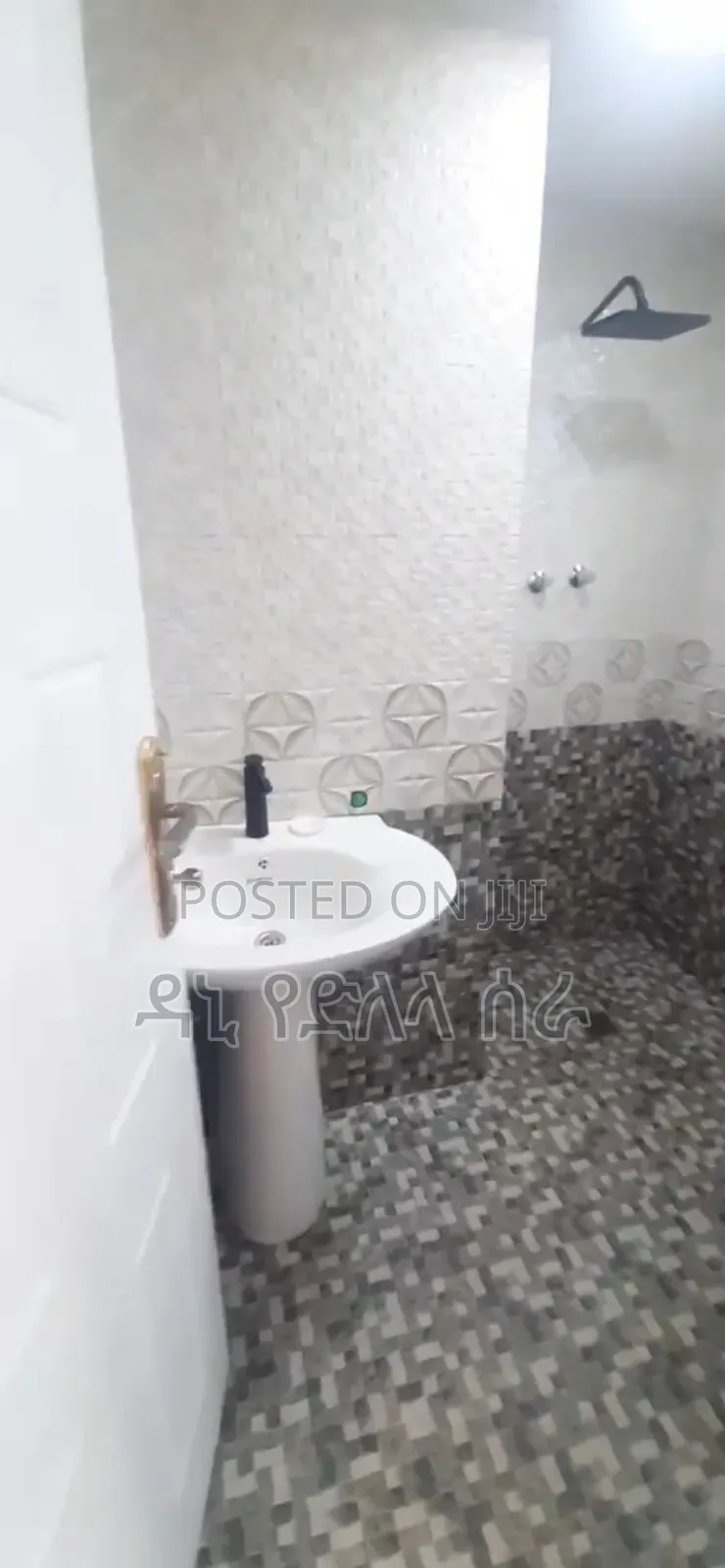 Furnished 2bdrm Condo in አደመስ አበባ, Bole for sale