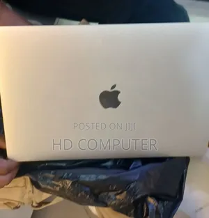 New Laptop Apple MacBook Pro 2022 M2 8GB Apple M2 SSD 256GB