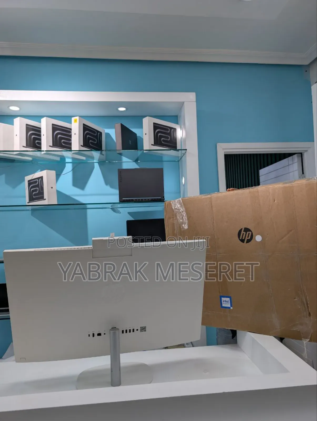 New HP 200 G4 22 All-in-One 8GB Intel Core I7 SSD 512GB