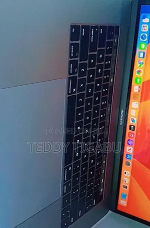 New Laptop Apple MacBook Pro 2017 16GB Intel Core I7 SSD 512GB