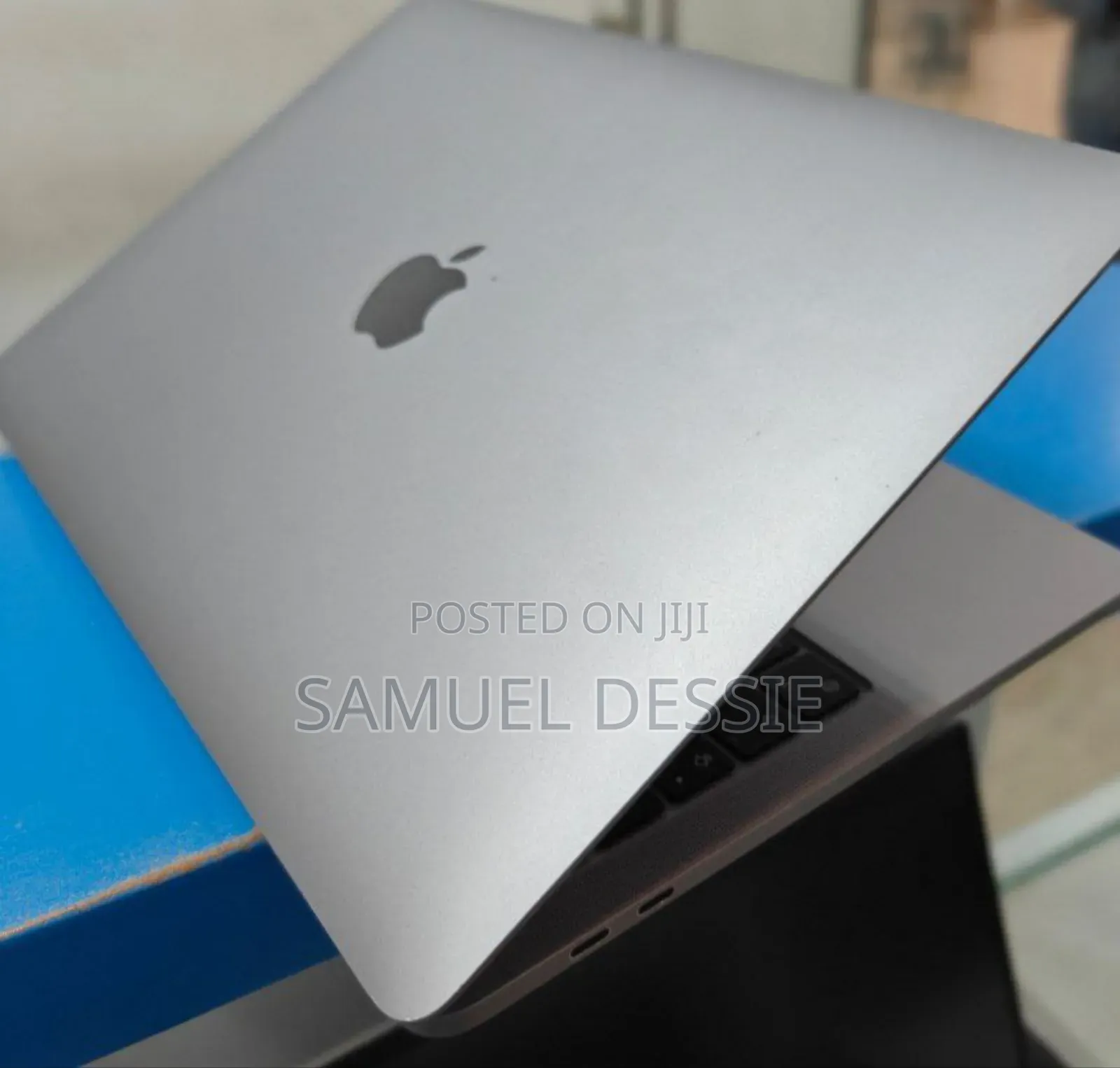 New Laptop Apple MacBook Pro 2022 M2 8GB Apple M2 SSD 256GB