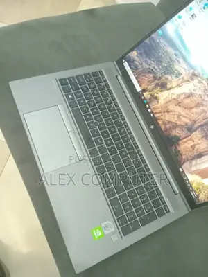 New Laptop HP ZBook Firefly 15 G7 16GB Intel Core I7 SSD 512GB