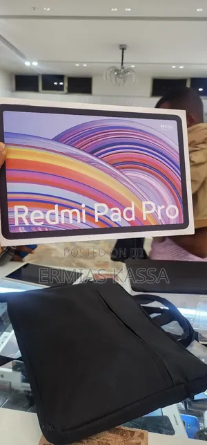 Photo - New Realme Pad 256 GB Red