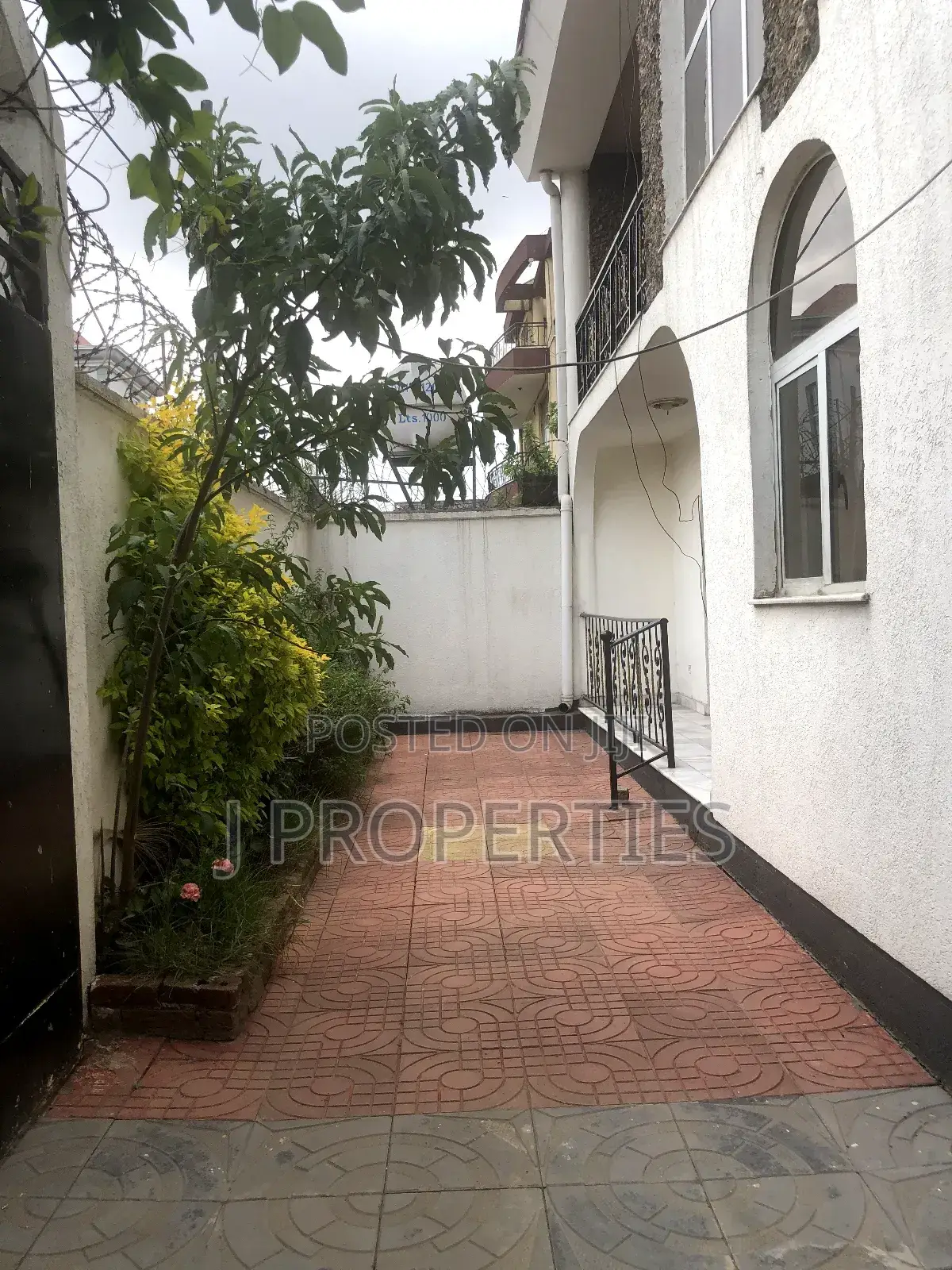 Furnished 6bdrm Villa in Kirkos for rent