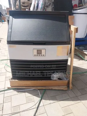 በቀን150 K.G የማምረት አቅም Commercial Ice Maker Machine