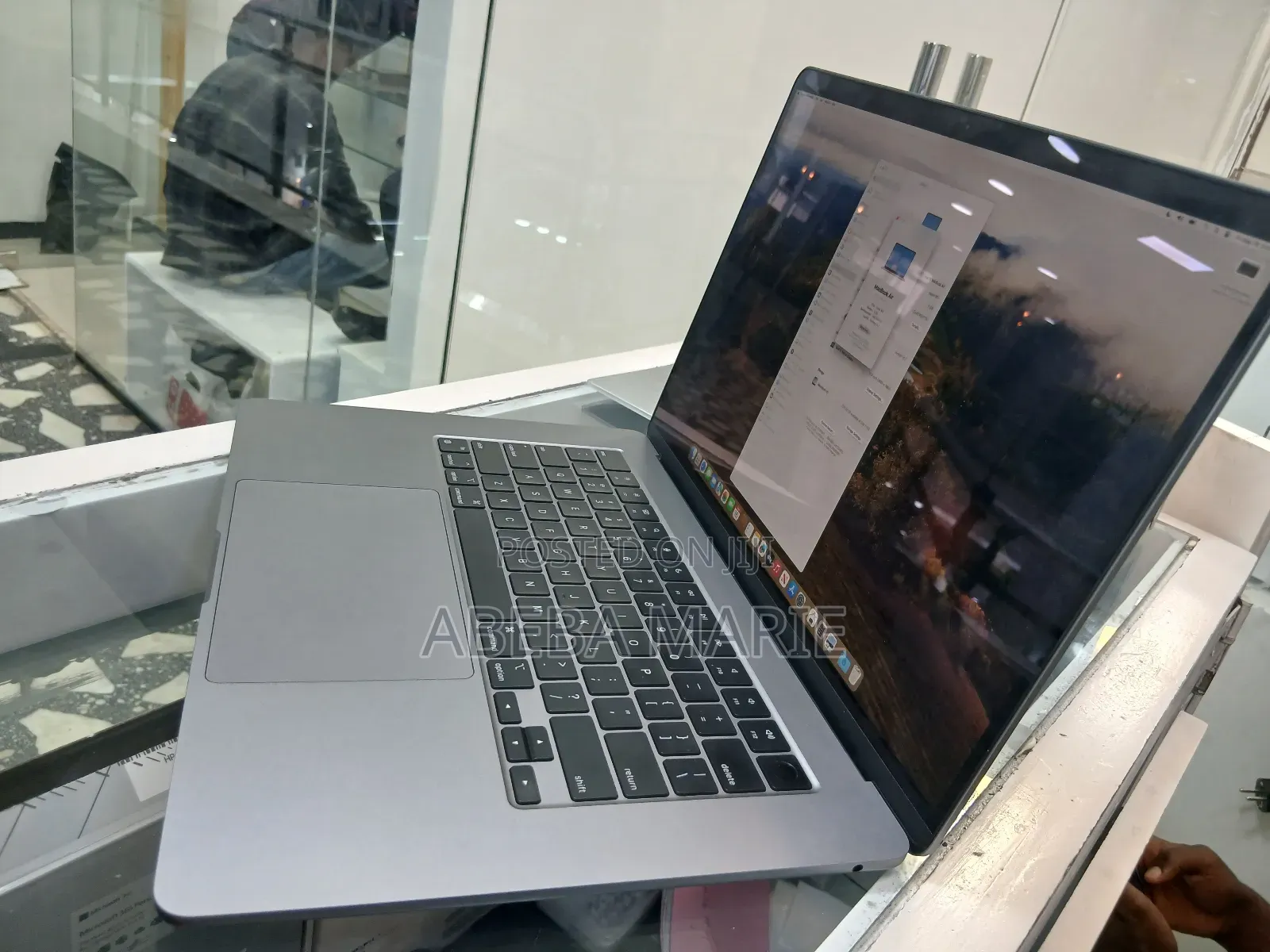 New Laptop Apple MacBook Air 2024 M3 15-Inch 8GB Apple M3 SSD 256GB