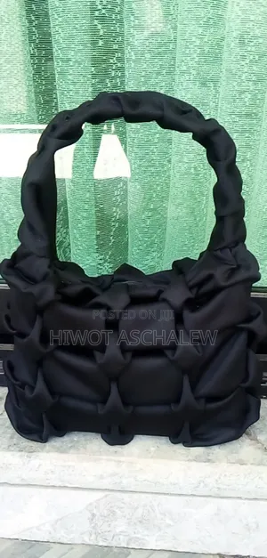 Photo - New Hand Bags