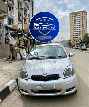 Toyota Vitz 2004 Silver