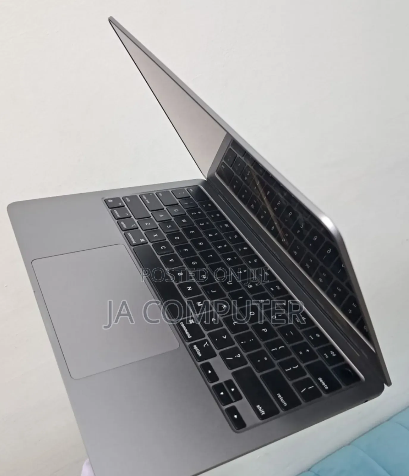 New Laptop Apple MacBook Air 2022 M2 8GB Intel Core I5 SSD 256GB