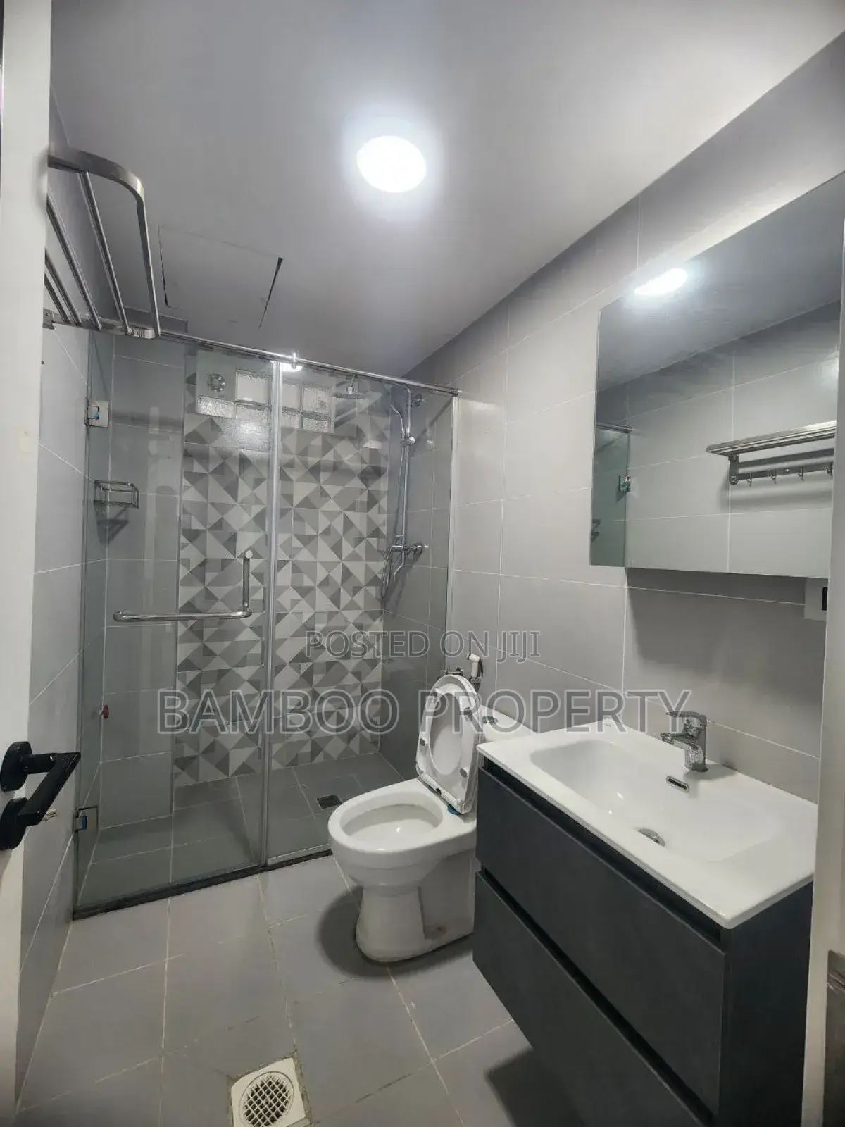 5bdrm Apartment in Bole for rent