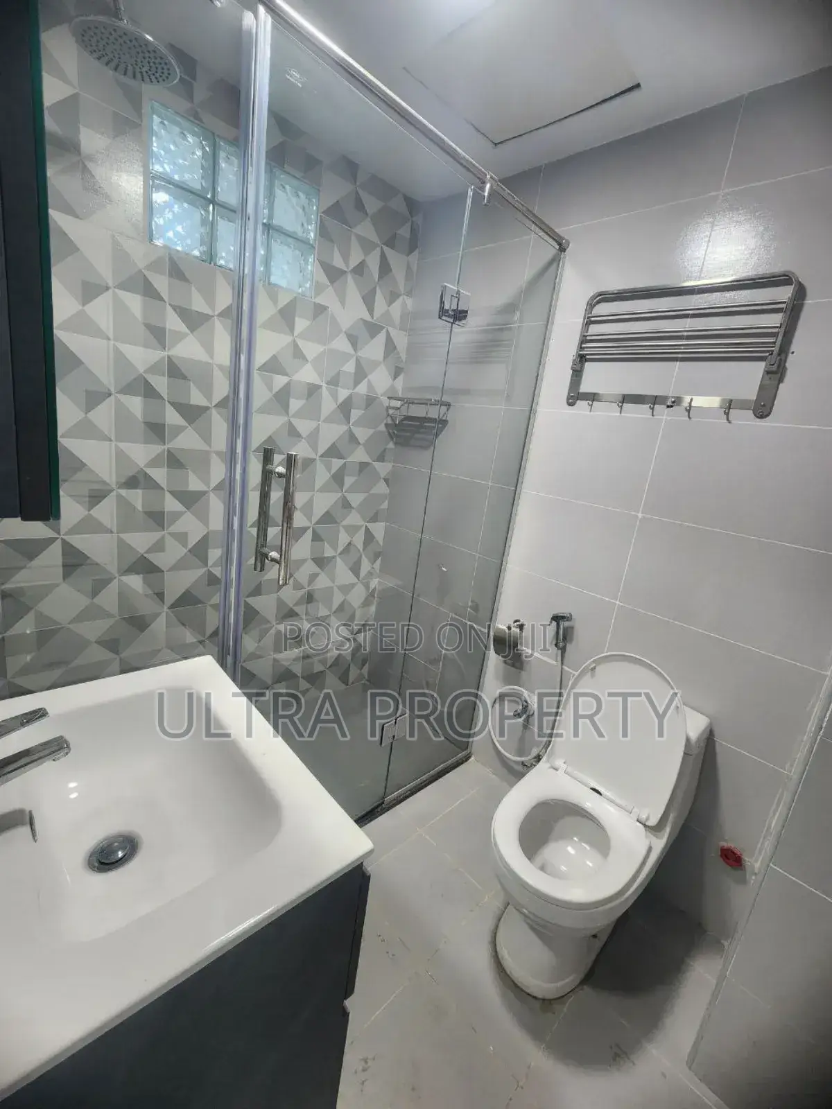 5bdrm Apartment in Bole for rent