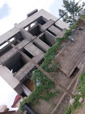 7bdrm House in 02 Kidanemihiret, Yeka for sale