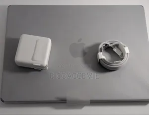 New Laptop Apple MacBook 8GB Apple M3 SSD 512GB