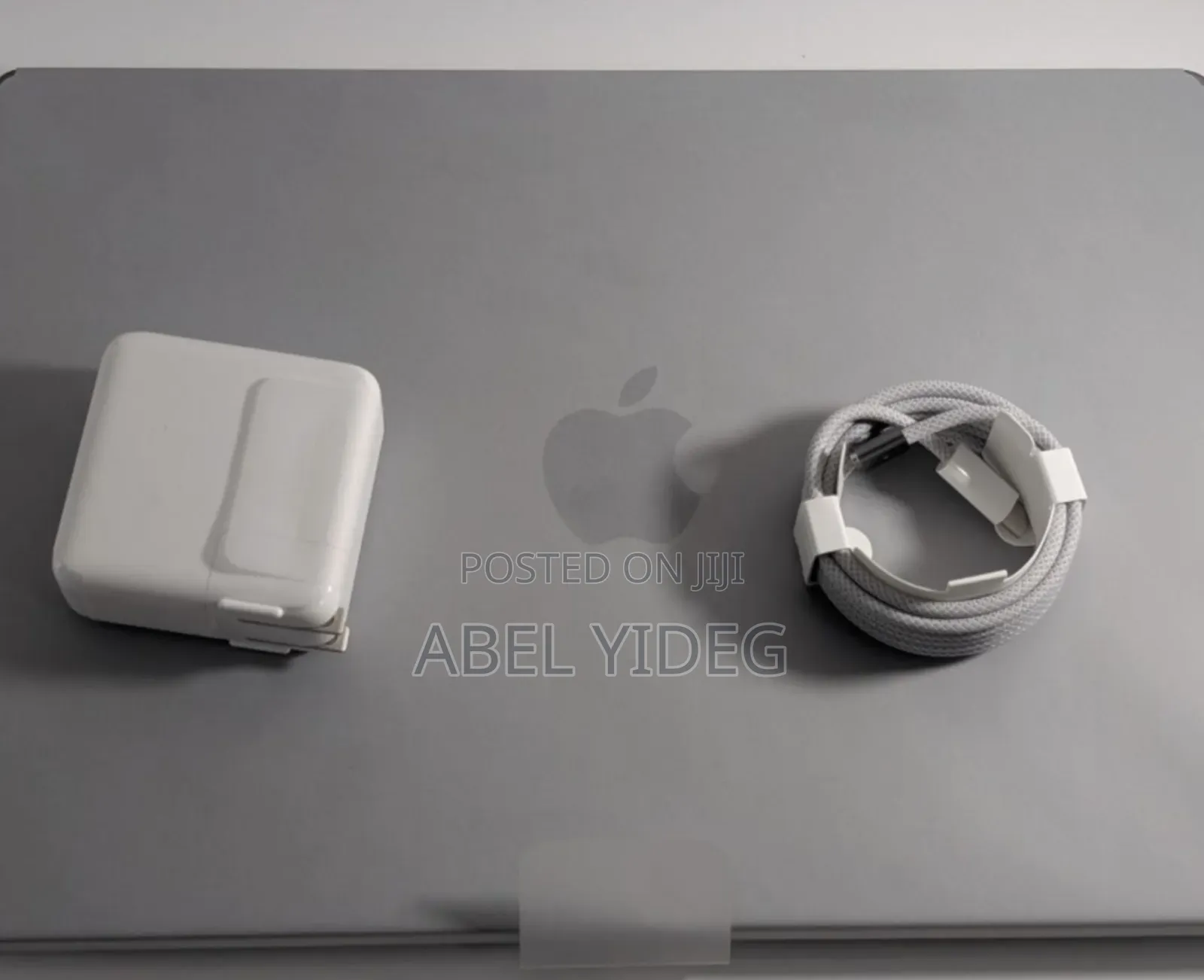 New Laptop Apple MacBook Pro 8GB Apple M3 SSD 512GB