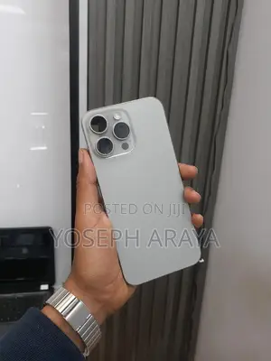 Photo - Apple iPhone 15 Pro Max 256 GB Silver