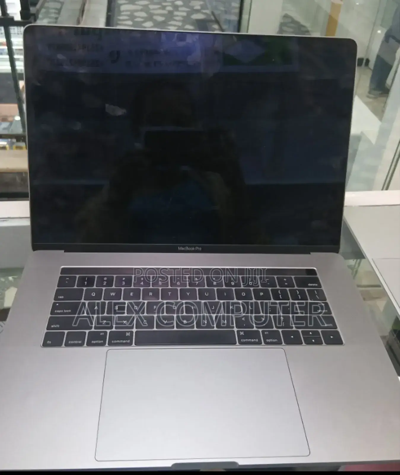 New Laptop Apple MacBook Pro 2017 16GB Intel Core I7 SSD 256GB