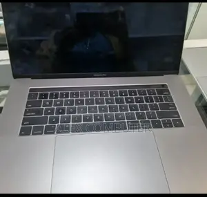 New Laptop Apple MacBook Pro 2017 16GB Intel Core I7 SSD 256GB