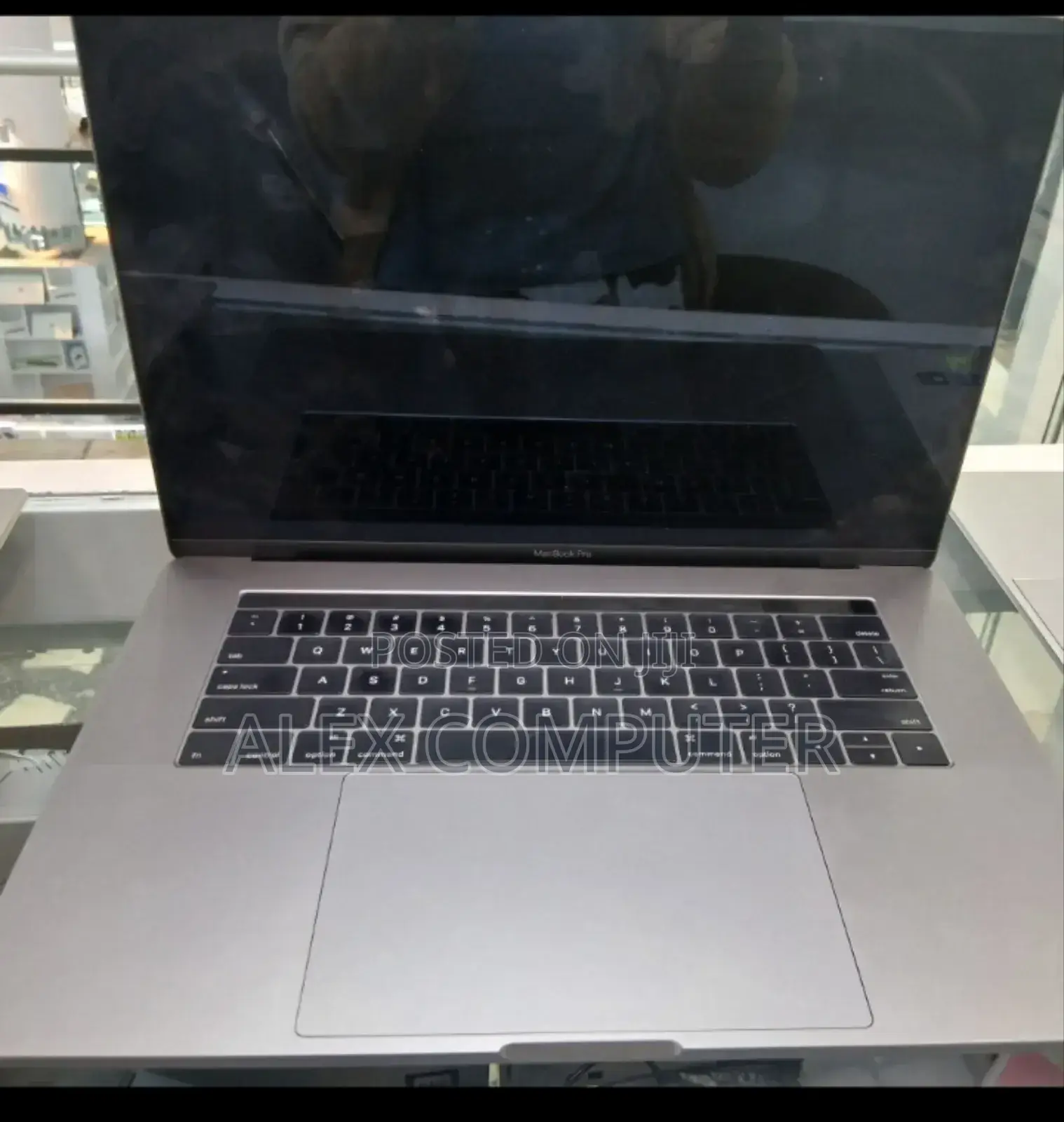 New Laptop Apple MacBook Pro 2017 16GB Intel Core I7 SSD 256GB