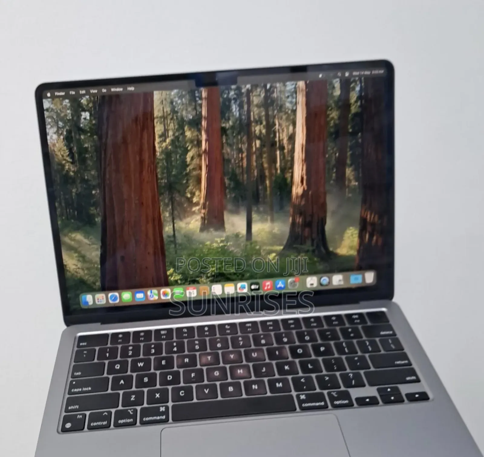 New Laptop Apple MacBook Pro 2022 M2 8GB Apple M2 SSD 256GB
