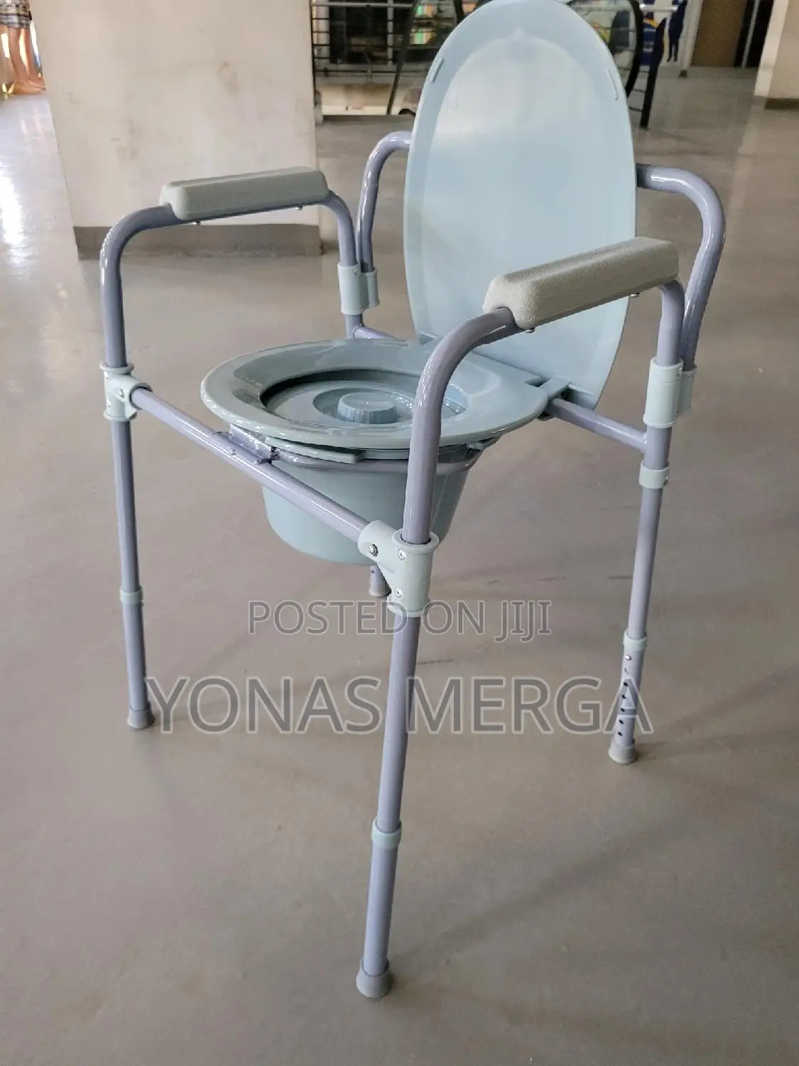 3-in-1 Drop Arm Commode Chair፰椒a Portable Toileting Chair