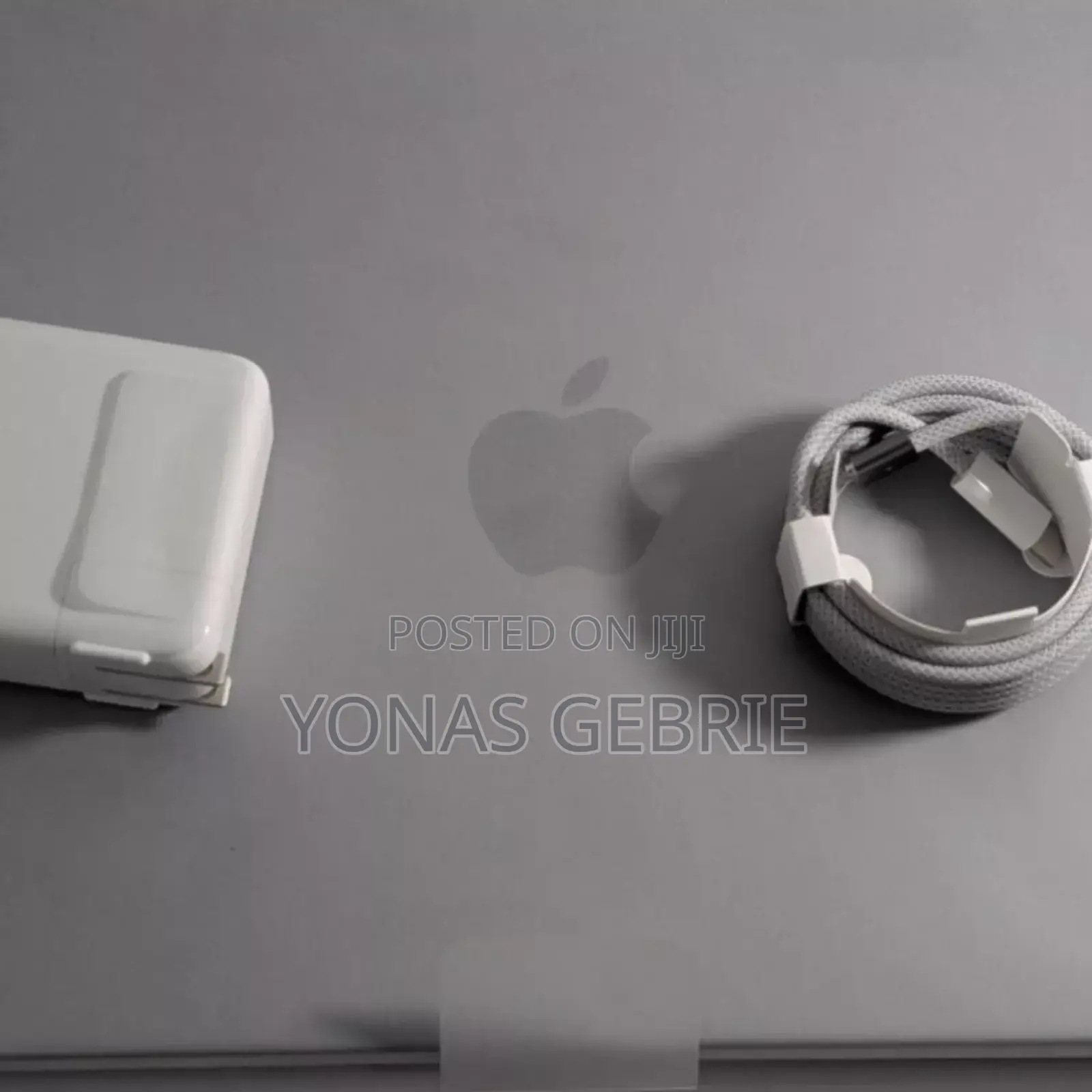 New Laptop Apple MacBook 8GB Apple M3 SSD 512GB