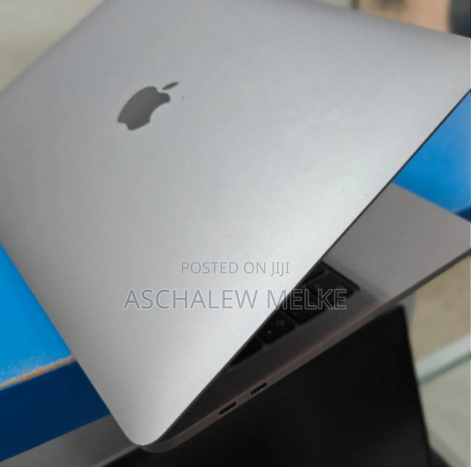 New Laptop Apple MacBook Pro 2022 M2 8GB Apple M2 SSD 256GB