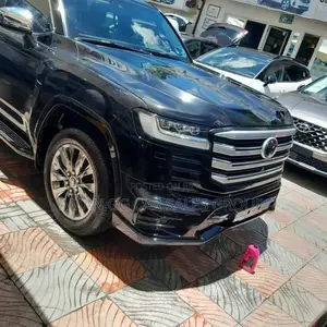 Photo - Toyota Land Cruiser 2022 Red