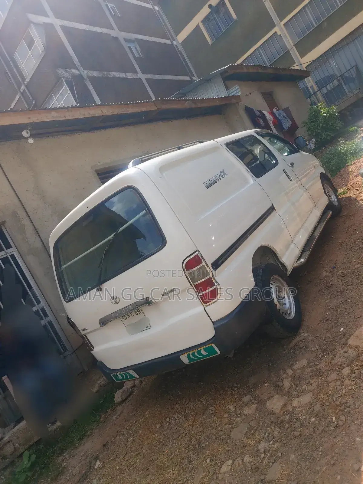 Toyota HiAce 2009 White
