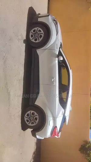 Photo - Toyota C-HR 2021 White