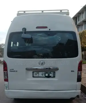 Toyota HiAce 2016 White