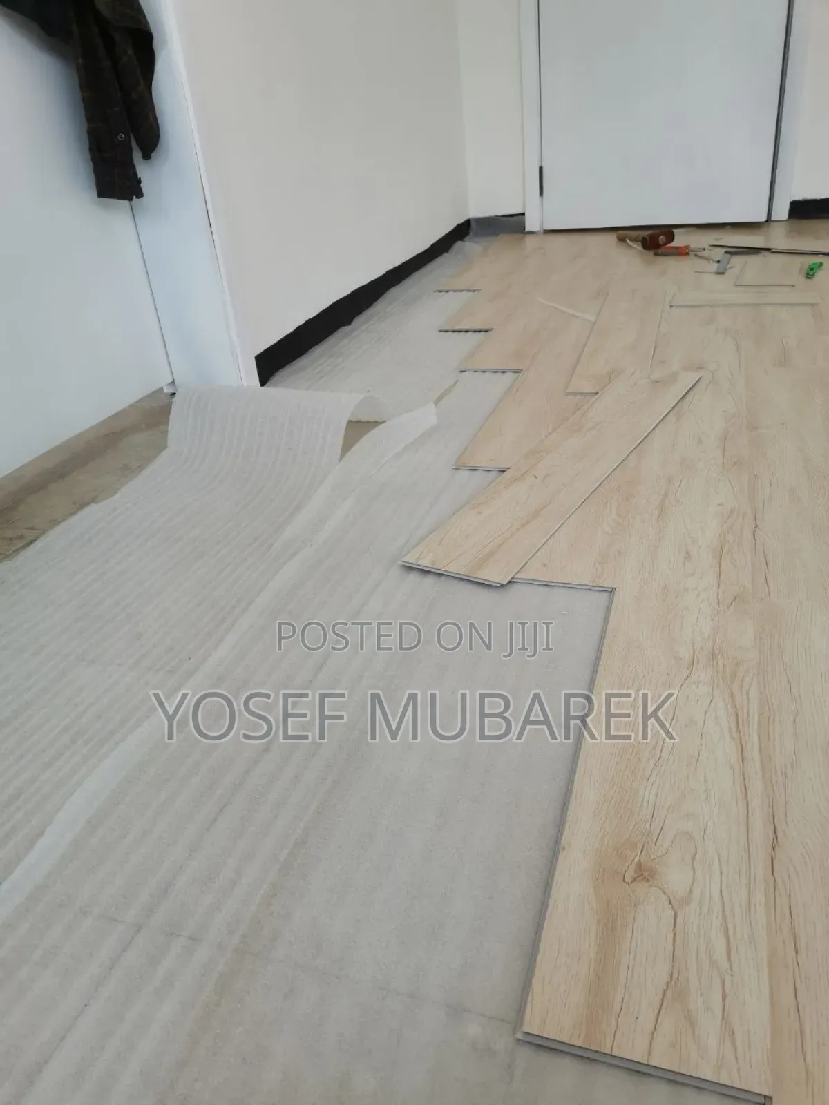 ውብ እና ጠንካራ የወለል ንጣፍ