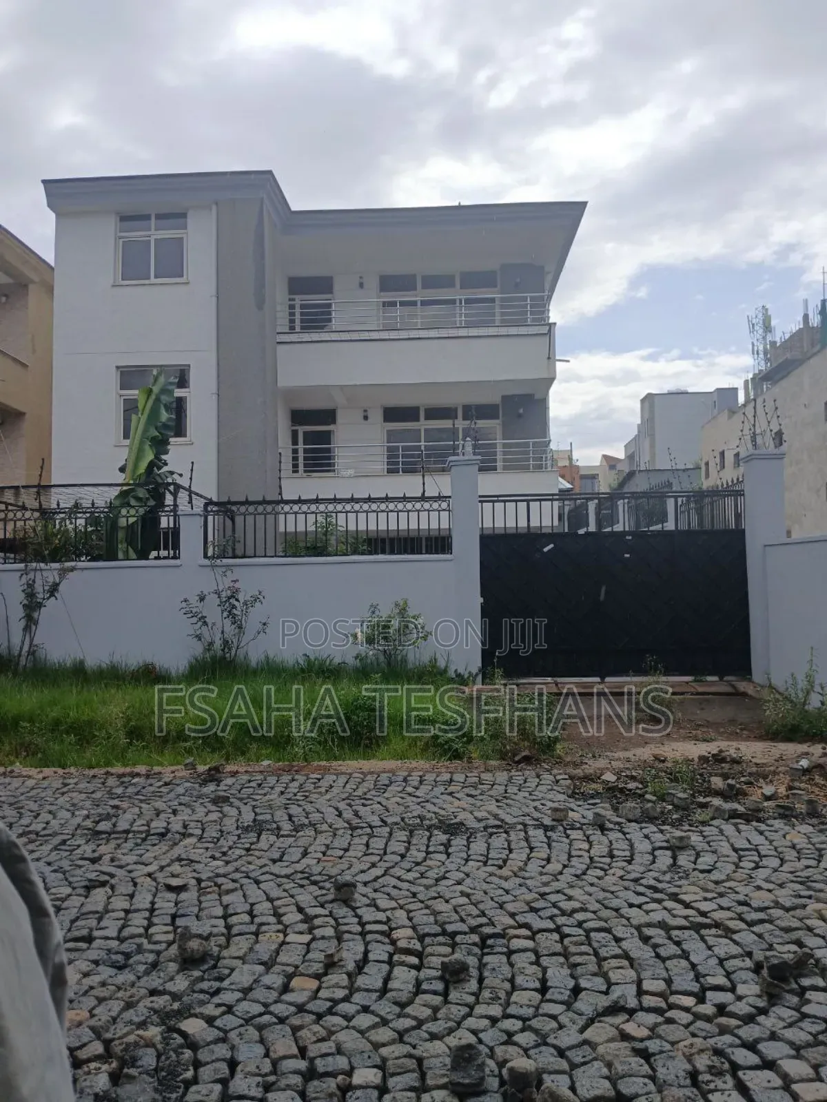 6bdrm House in G+1 House, Bole for rent