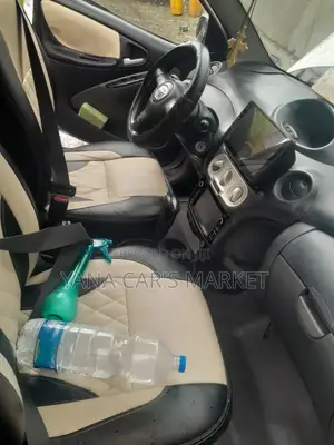 Toyota Vitz 2004 Silver