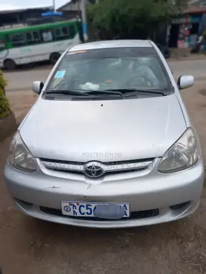 Photo - Toyota Platz 2004 Silver