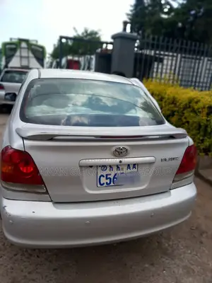 Toyota Platz 2004 Silver