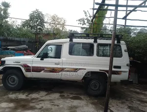 Toyota Land Cruiser 2006 White